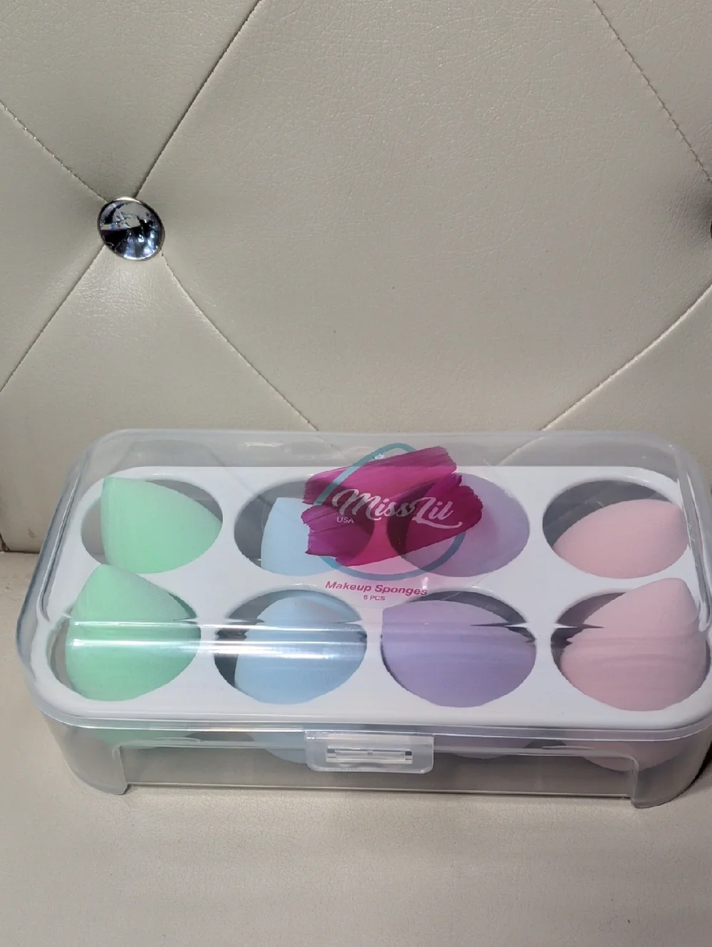 Makeup Sponge Storage Case with Pastel Sponges - White‎